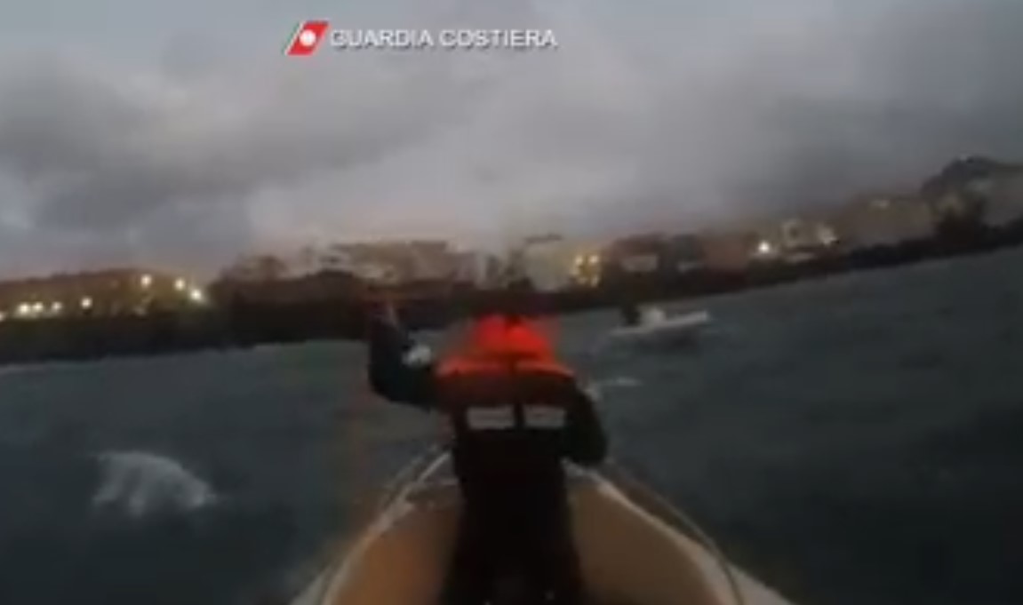 Diportista in difficoltà a Pantelleria, la Guardia Costiera lo soccorre