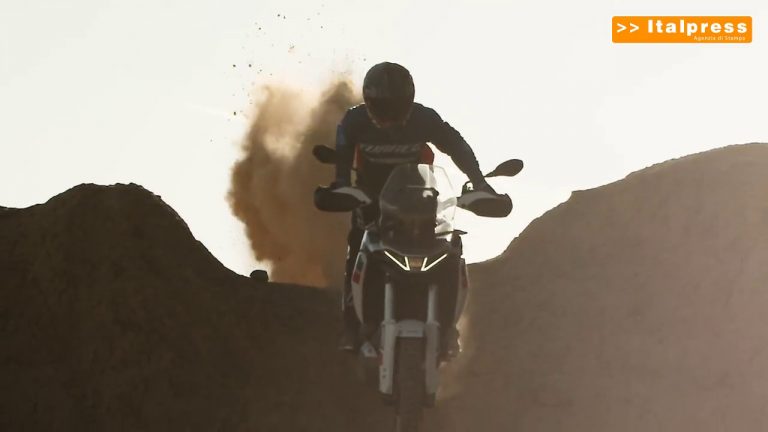 Arriva tuareg 660, la moto adventure di Aprilia