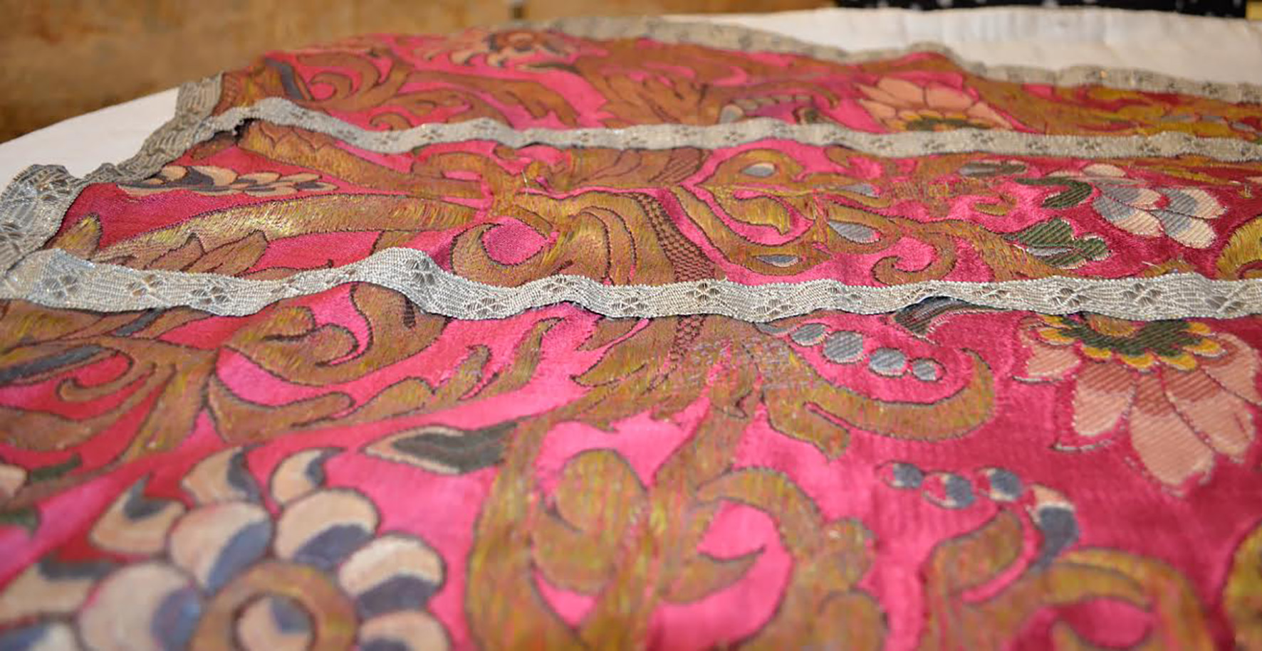 Al Museo Diocesano di Mazara restauro “a cantiere aperto” di opere tessili