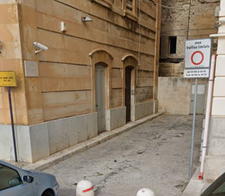 Trapani: via Mercurio un orinatorio all’aperto, installata telecamera