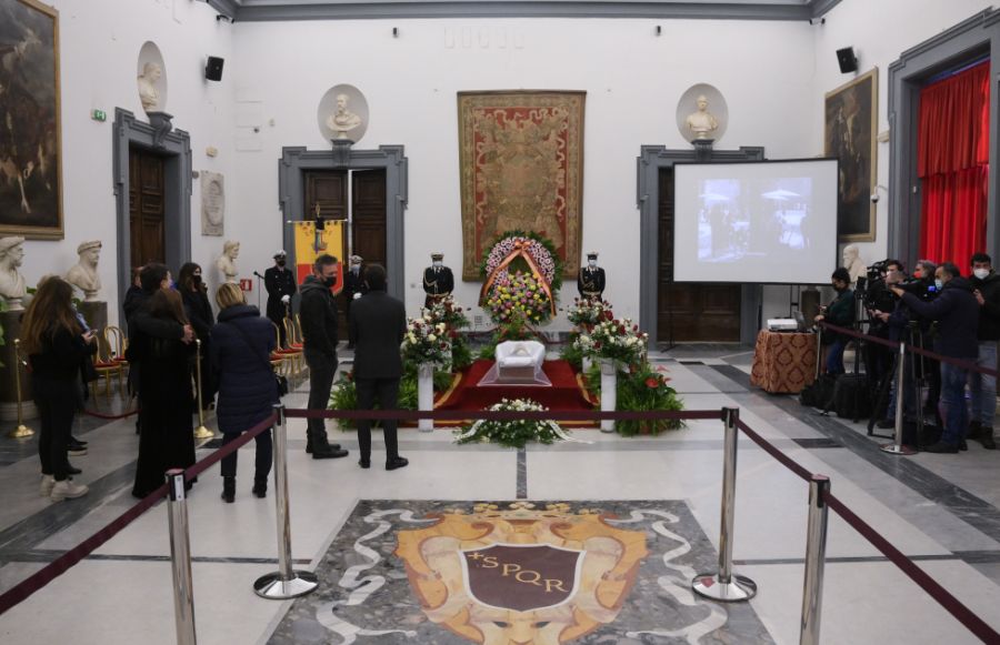 Wertmuller, aperta la camera ardente in Campidoglio