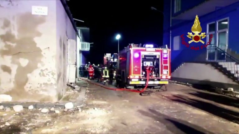 Crollo a Ravanusa, vigili del fuoco cercano i dispersi
