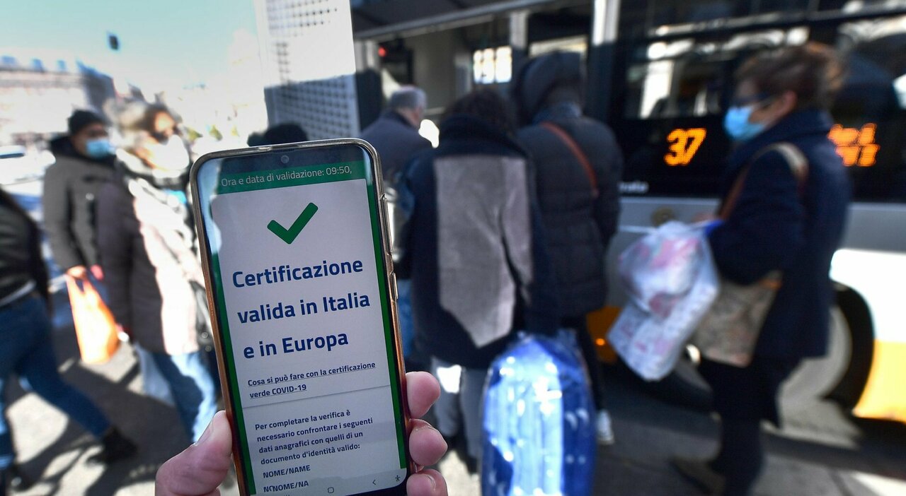 Green Pass nei bus, rischiano di restare a piedi studenti minorenni