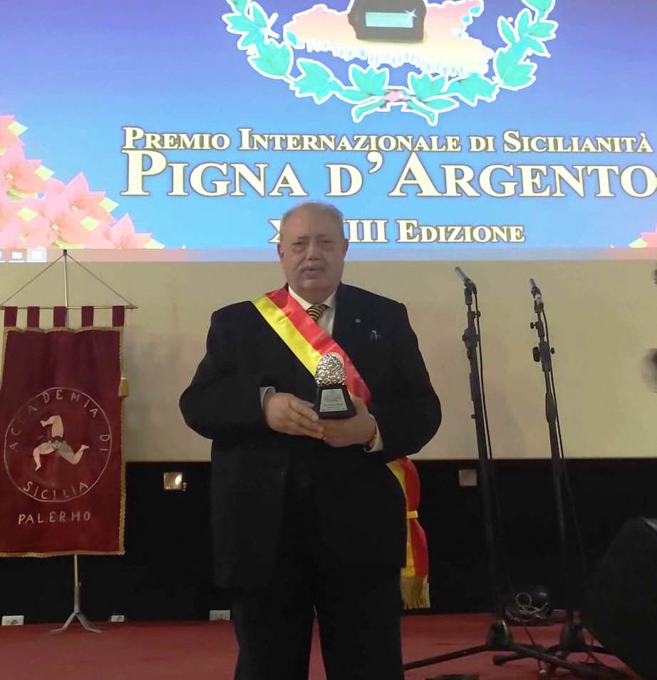 Il marsalese Salvatore Mirabile premiato con la “Pigna d’Argento” per l’impegno culturale
