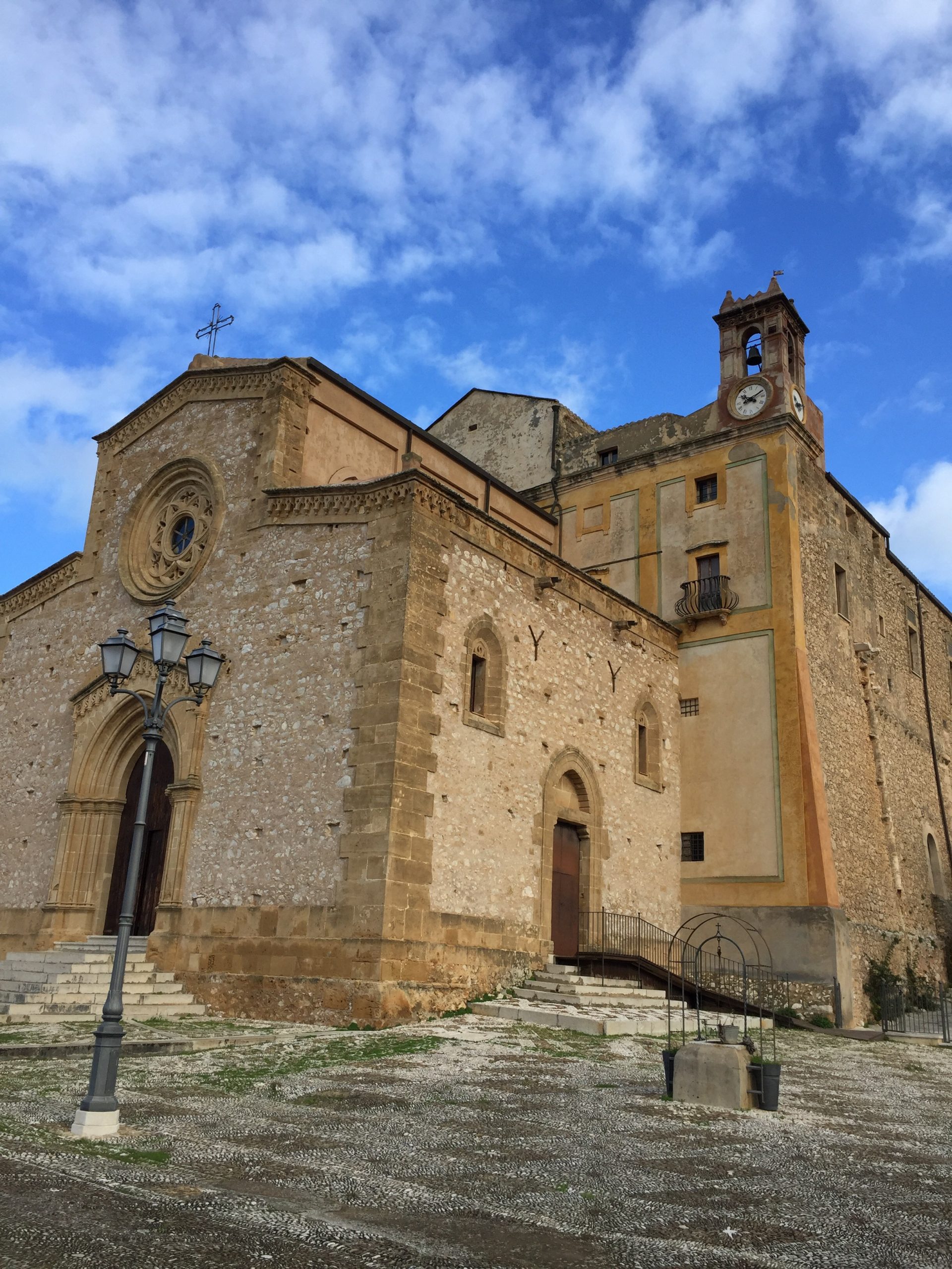 Custonaci, torna a funzionare dopo 20 anni l’orologio nella torre campanaria