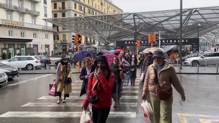 L’Italia del super green pass tra favorevoli e contrari