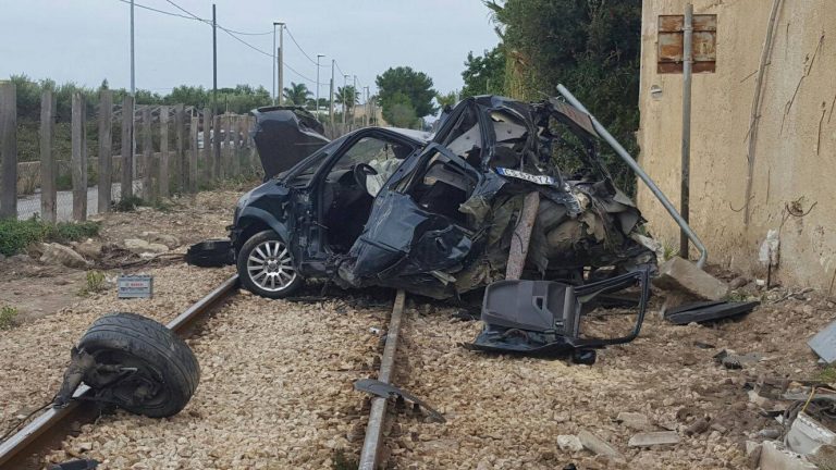 Travolta da un treno al passaggio a livello di Spagnola, RFI condannata al risarcimento