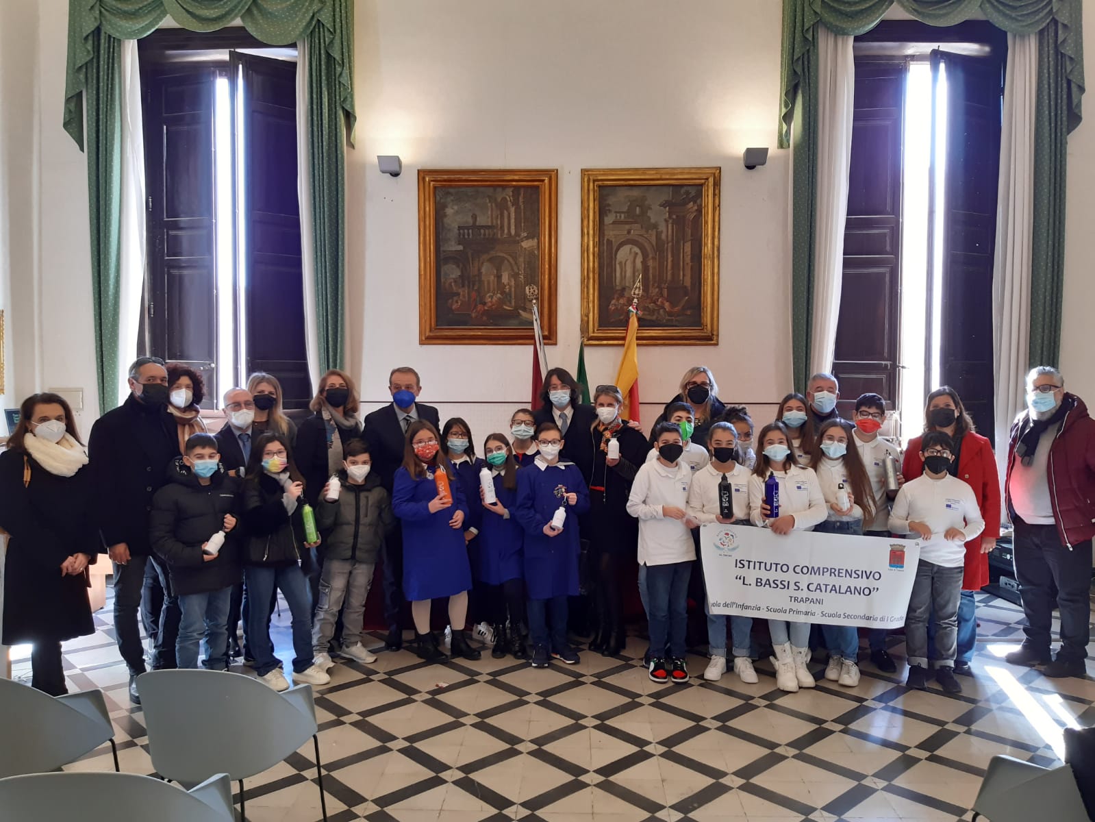 Borracce eco-friendly consegnate agli alunni trapanesi. In Città arriva la fibra ottica FTTH