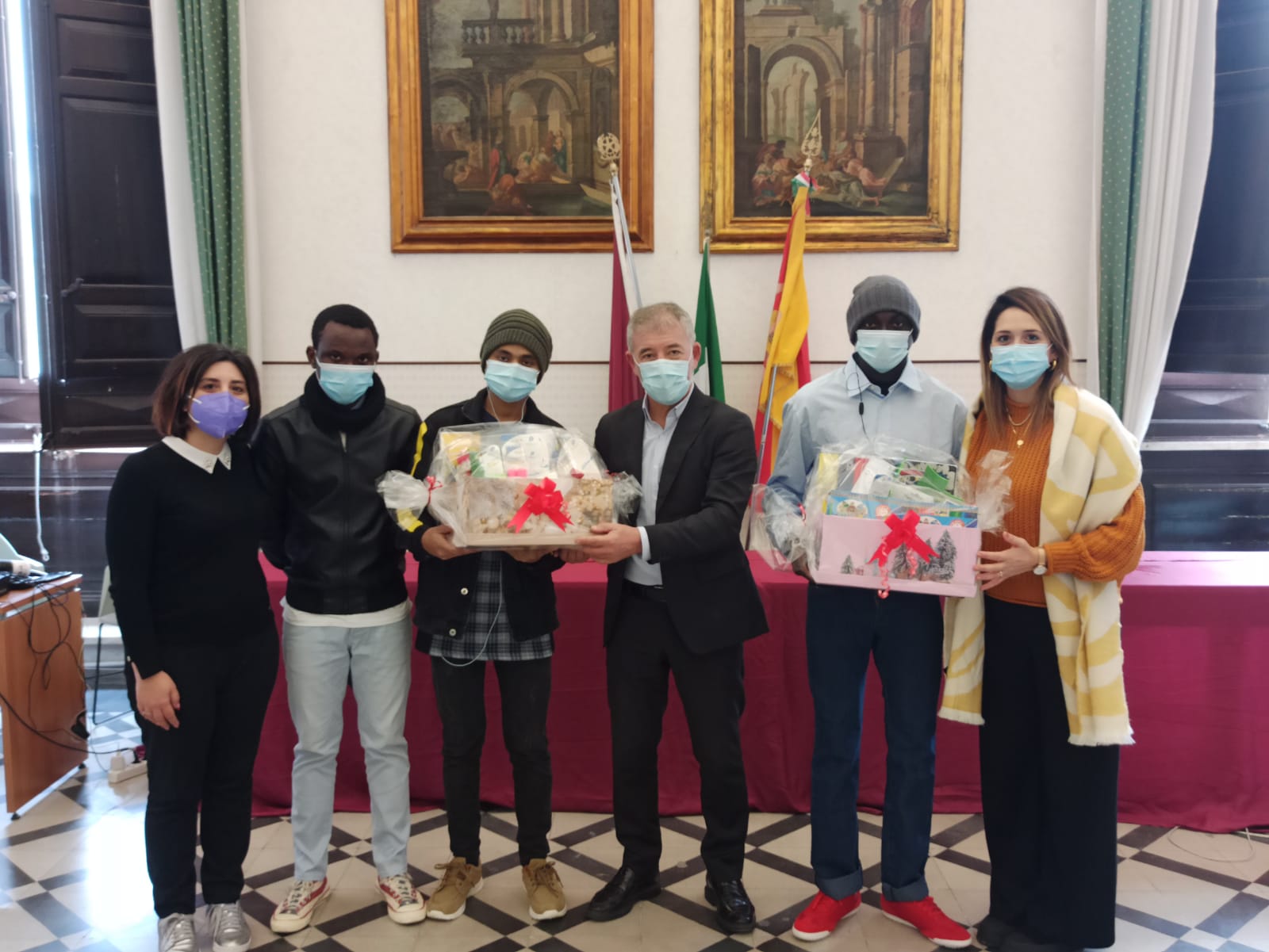 Badia Grande dona articoli di cancelleria al Comune, per i più bisognosi