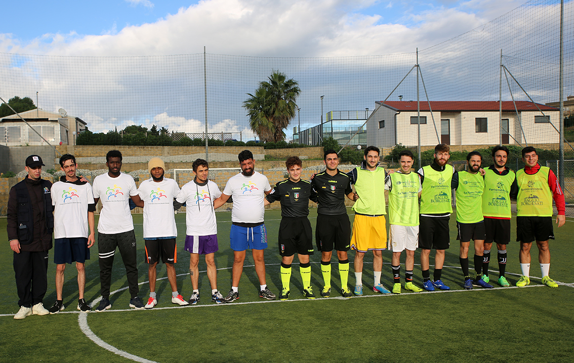 Il calcio che abbatte le frontiere, a Salemi partita multietnica