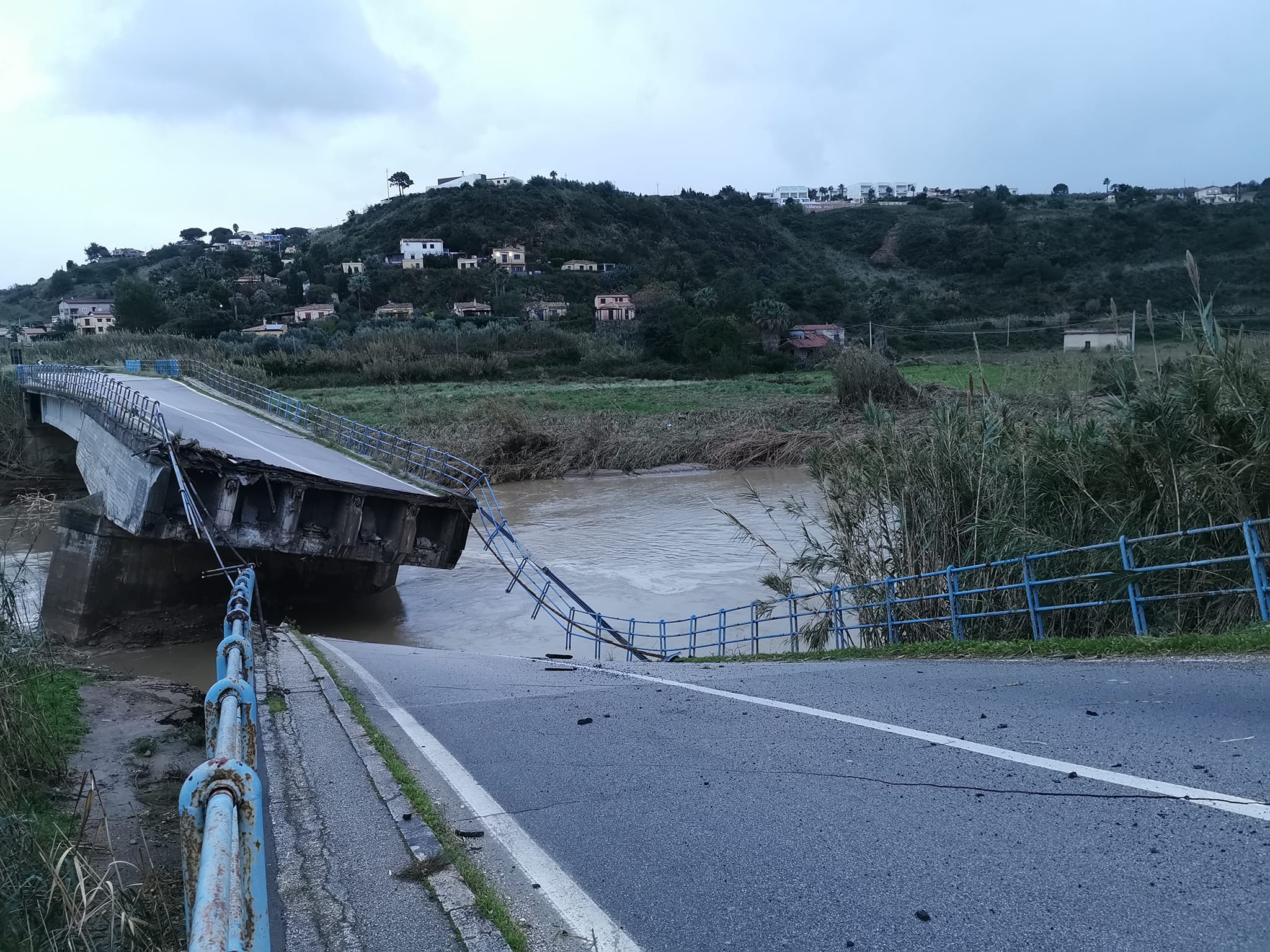 Crollo Ponte San Bartolomeo, Lombardo: “Chiederò verifiche strutturali all’Anas”