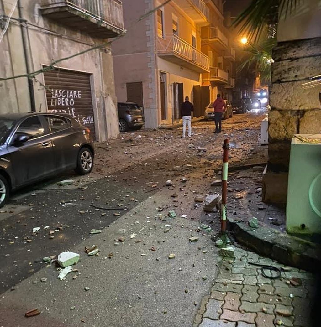 Crolla palazzina a Ravanusa, sindaco “Servono mezzi”