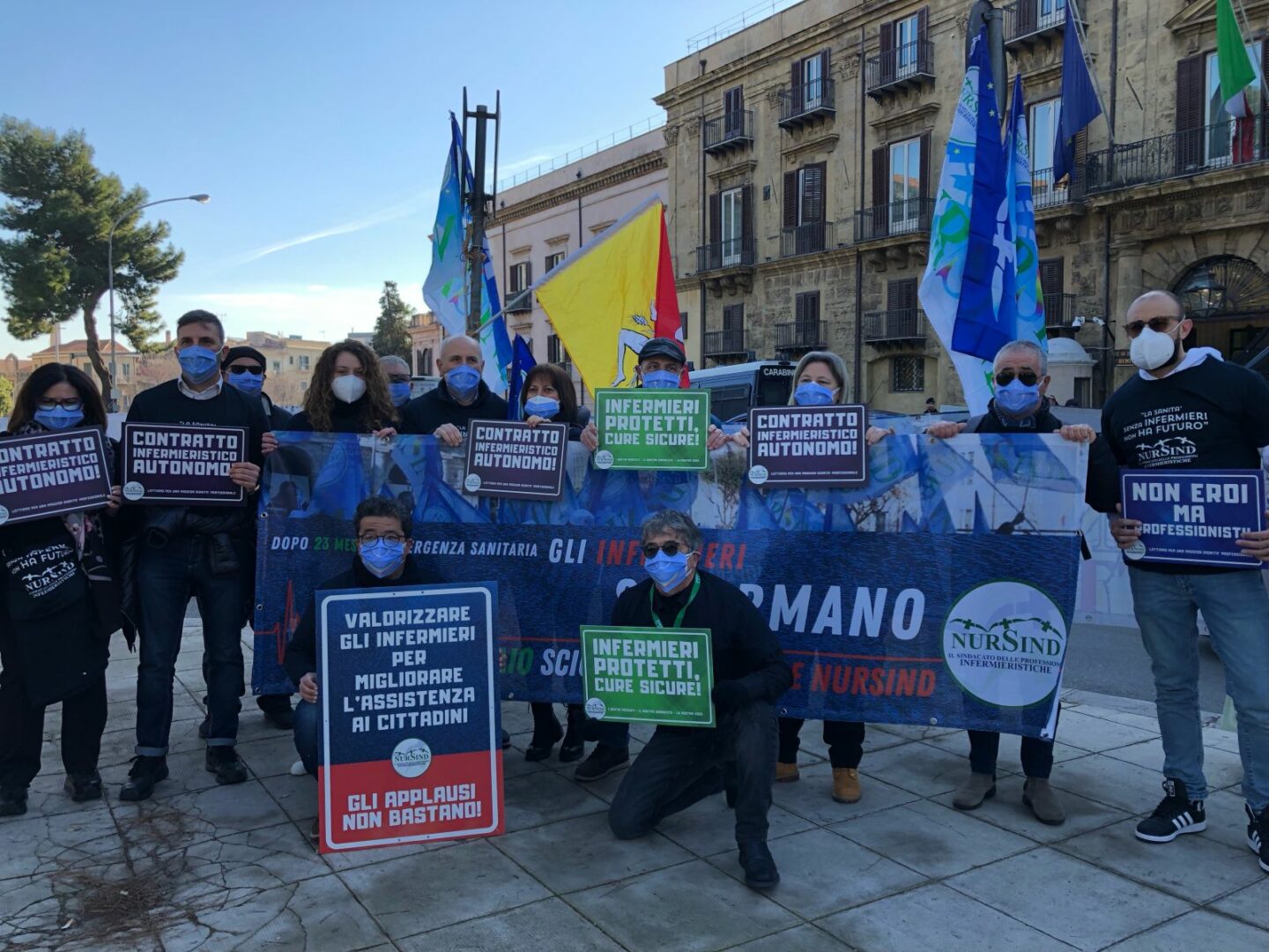 Infermieri in sciopero protestano a Palermo: “Gli applausi non bastano”