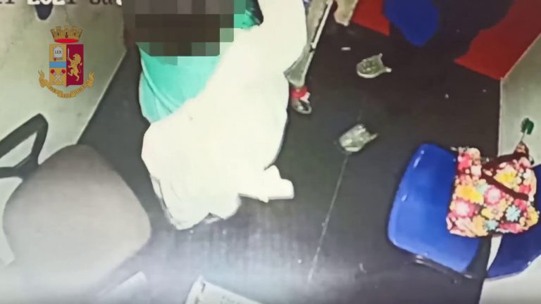 Palermo, infermiera arrestata per false vaccinazioni