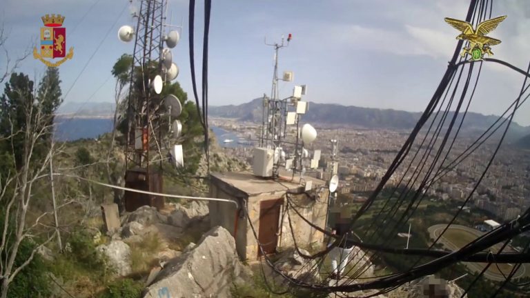 Incendio a Monte Pellegrino, Daspo per 13 ultras del Palermo