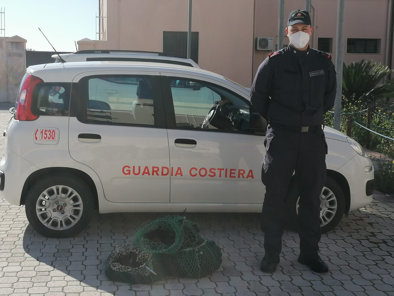 Pesca abusiva di ricci di fronte la costa di Marsala, interviene la Guardia Costiera