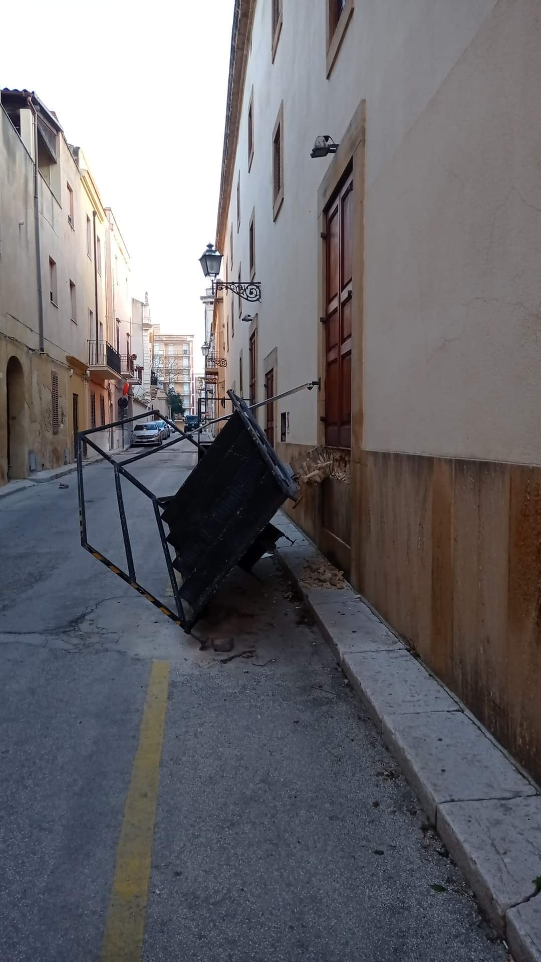 Marsala: divelta la scala antincendio del Teatro Comunale
