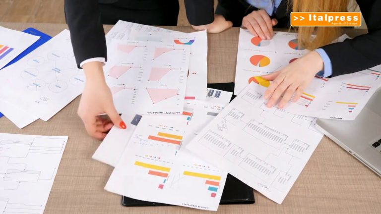 Consumi, +5,1% nel 2021 ma preoccupa il turismo