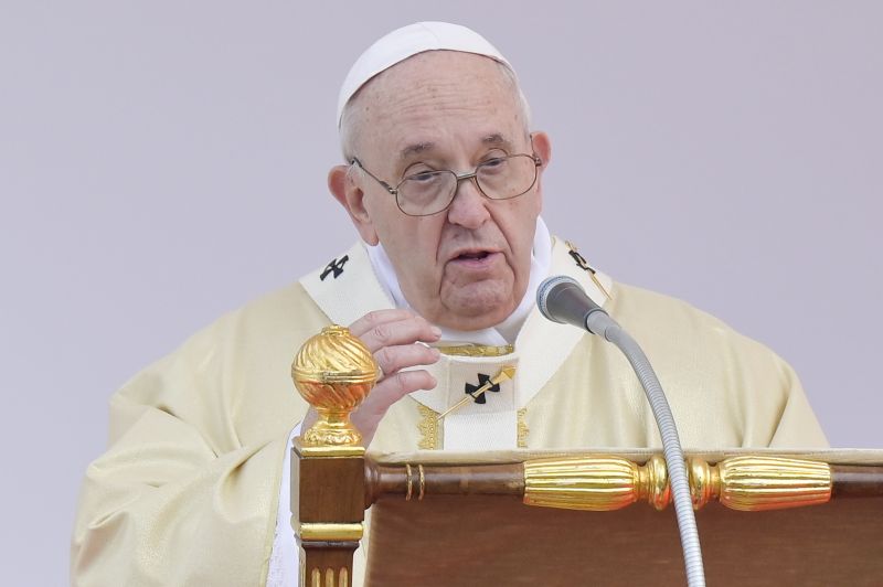 Papa “Tante ragazze schiave in strada nelle nostre città”