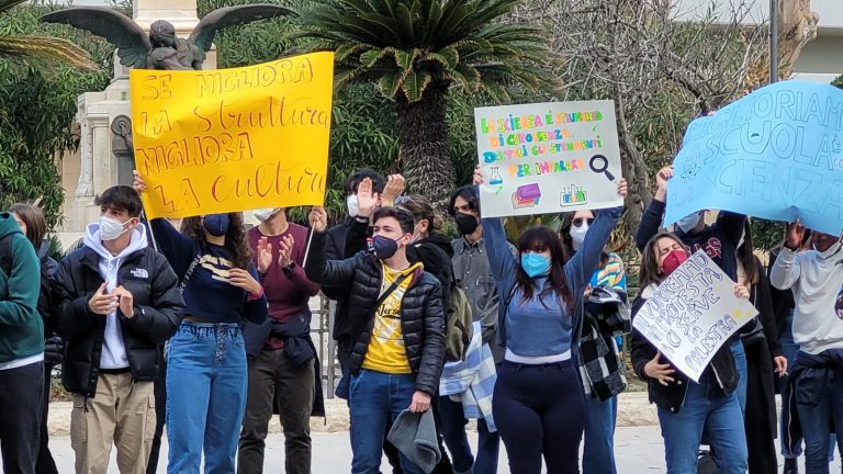 La protesta del Liceo “Ruggieri” di Marsala, studenti ricevuti dal Libero Consorzio che assicura: “Presto i nuovi spazi”