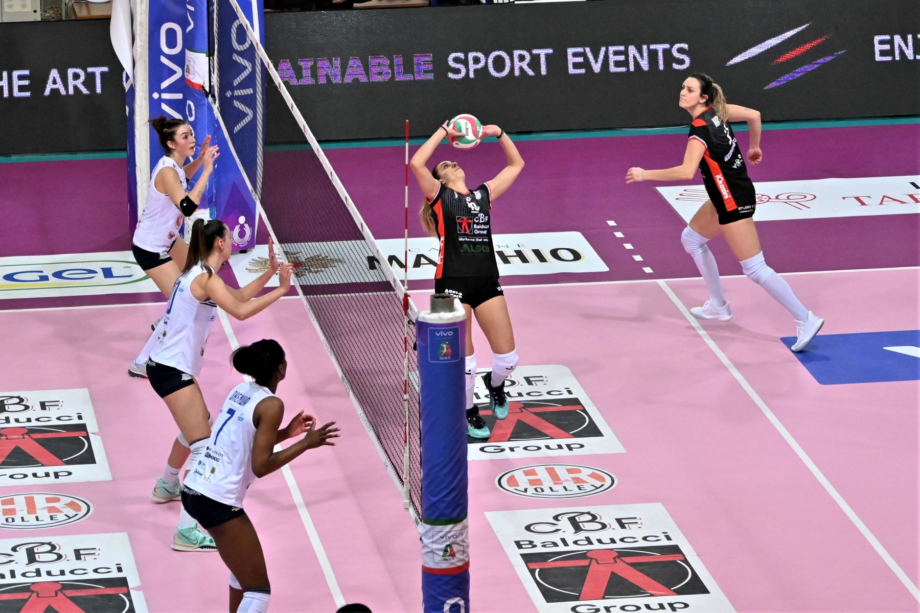 Volley: la Sigel Marsala tiene testa al Macerata e si piega al quinto set