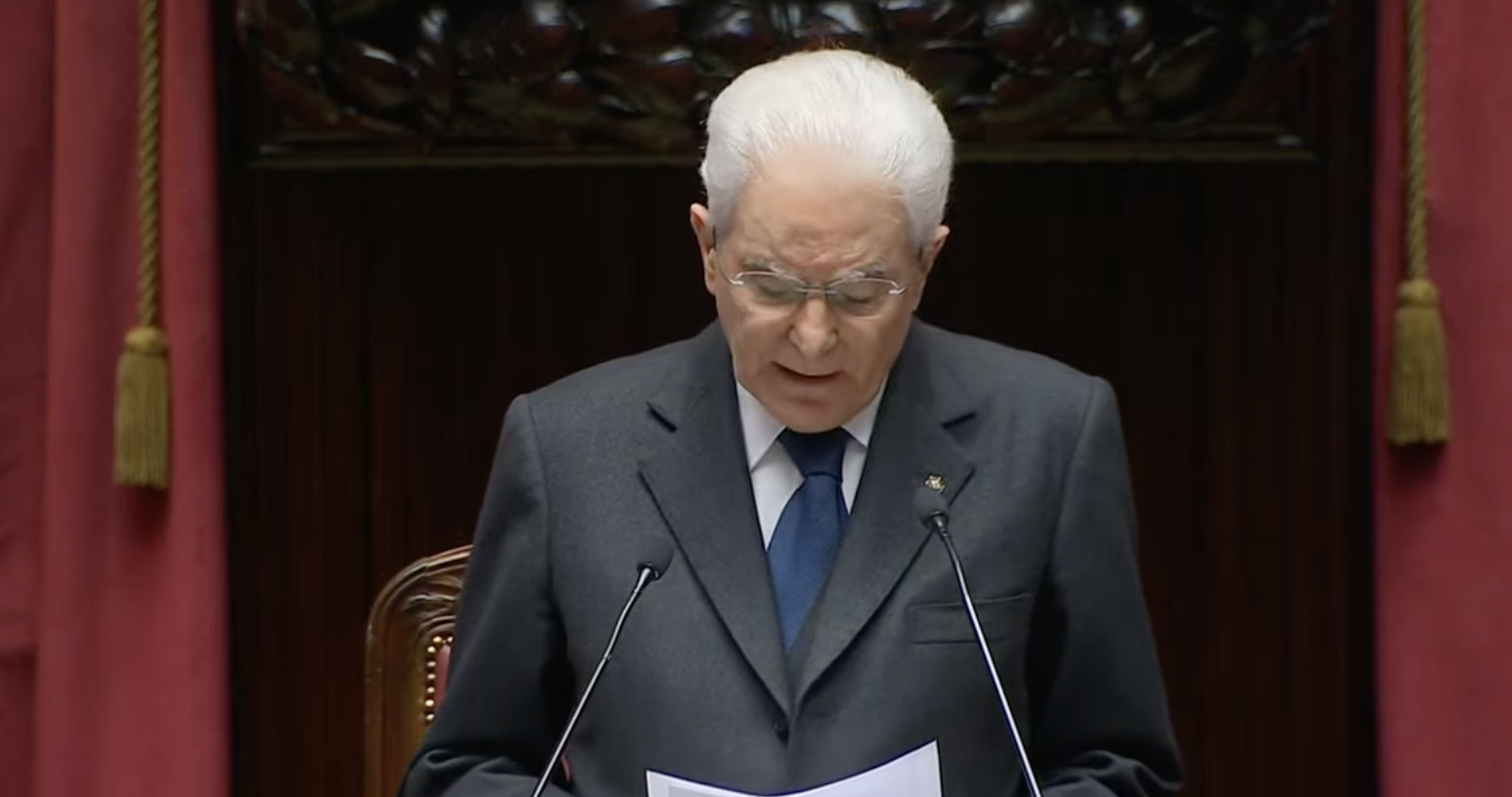 Il giuramento di Mattarella: “Dignità è un Paese libero dalle mafie”