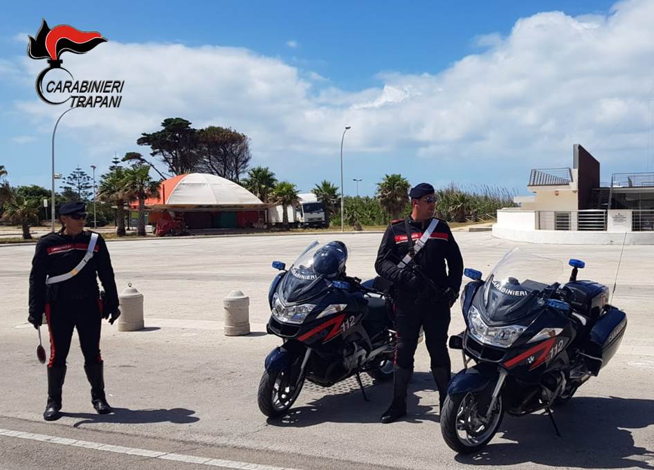 Furti e droga a Marsala: preleva al Bancomat con carta rubata