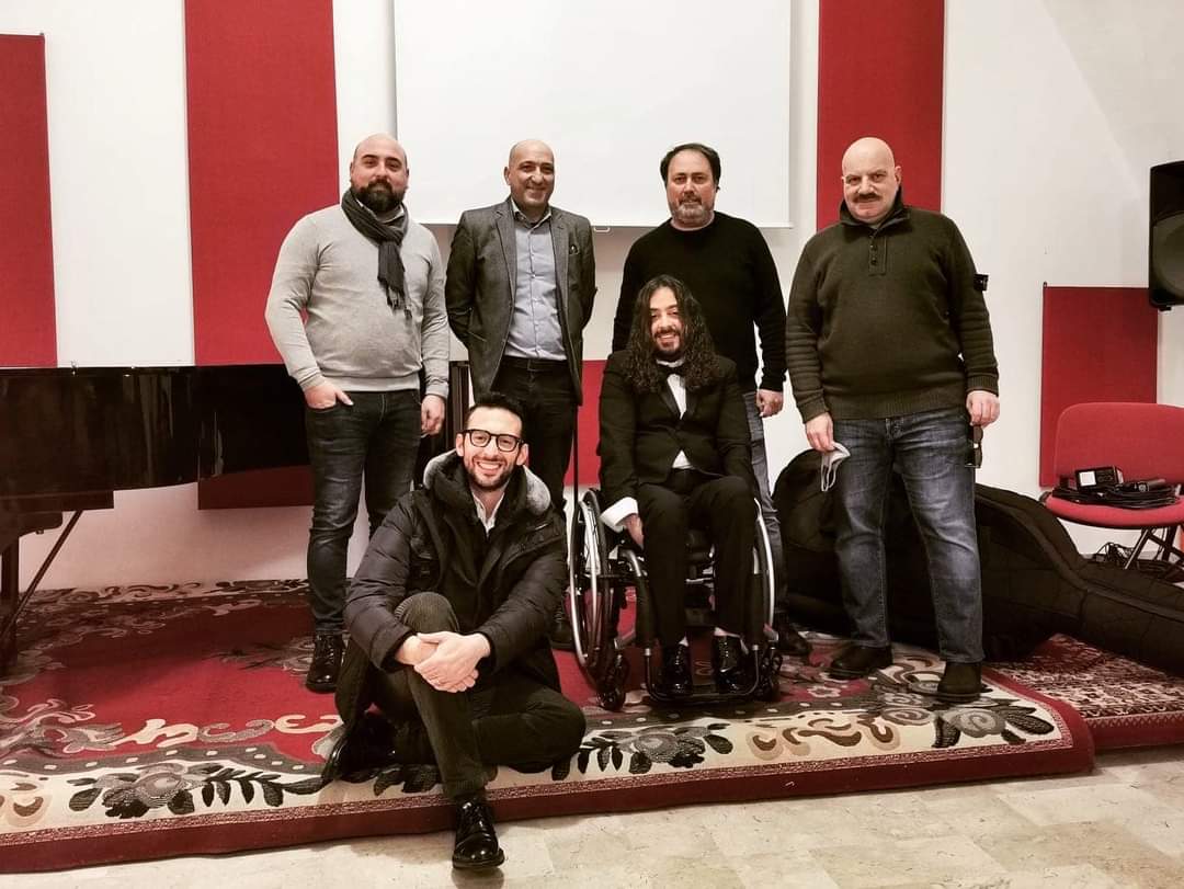 Su Rai 2 in replica domenica Niko Montalto e i musicisti di Carpe Diem