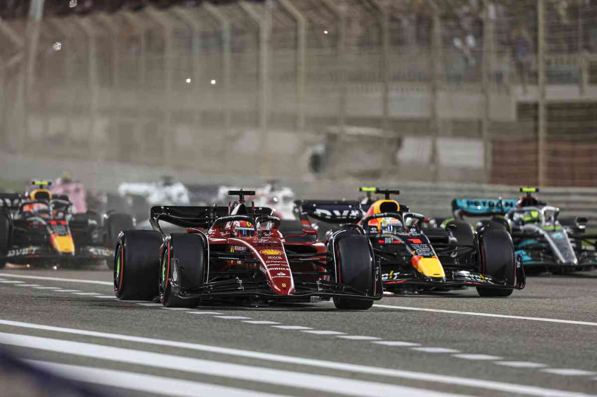 Doppietta Ferrari in Bahrain, Leclerc vince davanti a Sainz