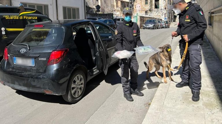 Nel palermitano sequestrati 2,4 chili di cocaina, arrestato un corriere