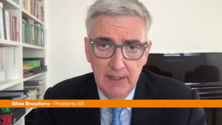 Covid, Brusaferro: “Ancora in calo l’incidenza”
