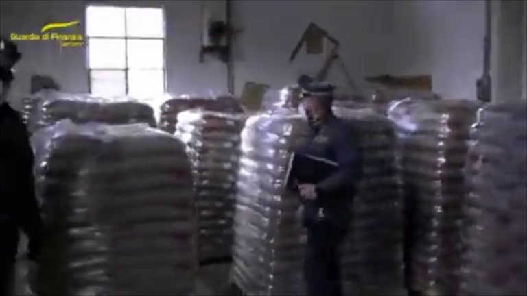 Sessanta tonnellate di pellet sequestrate dalla Guardia di Finanza