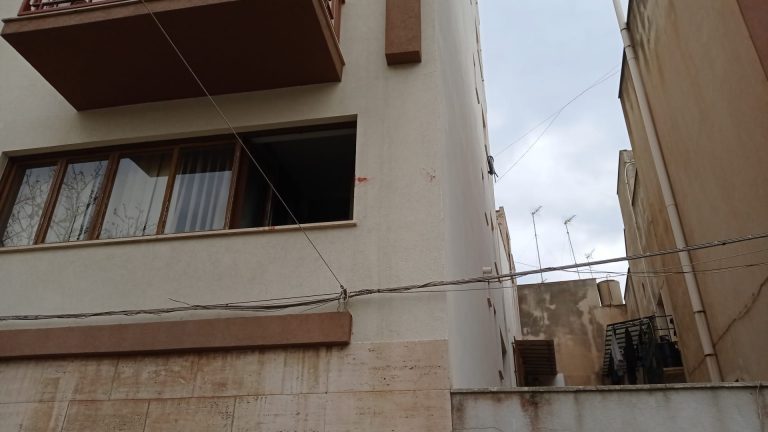 Furto al Laboratorio di Analisi di Piazza del Popolo: sangue sul muro