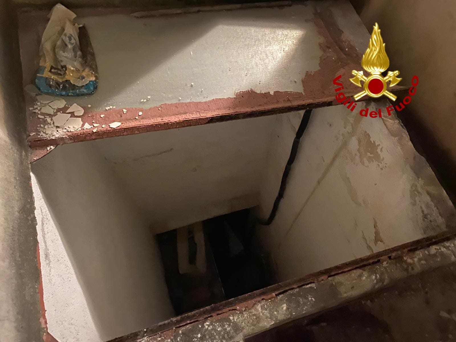 Trapani: durante un pigiama party cade dal lucernario, i Vigili del Fuoco la salvano