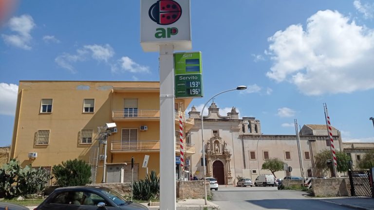 Taglio accise, a Marsala si fa fatica a scendere sotto l’1,80 euro al litro