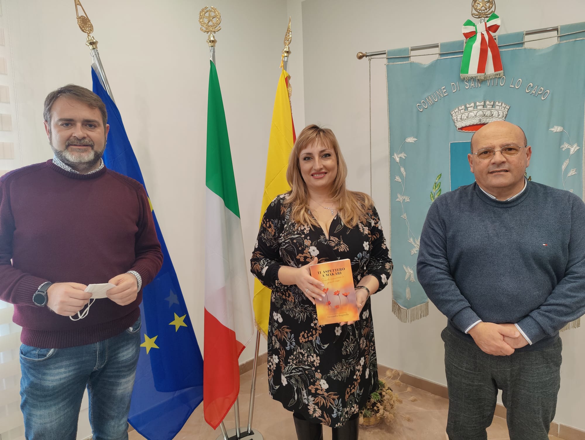 Al Comune di San Vito donato il romanzo “Ti Aspetterò a Makari…”  di Ruggirello-Vultaggio