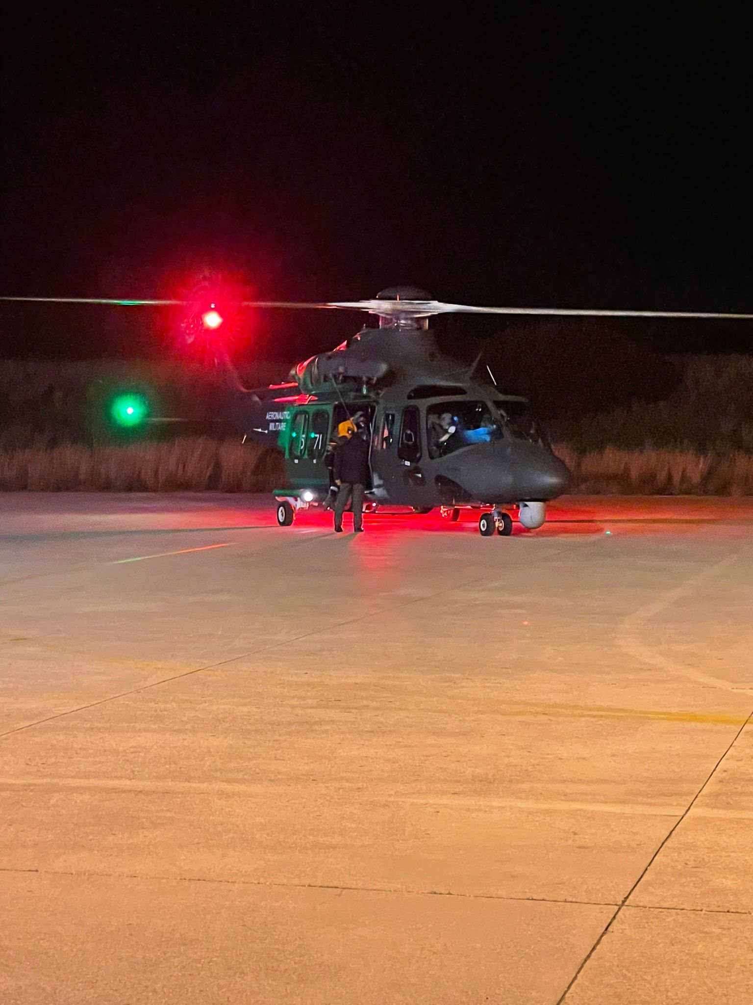 Elicottero militare da Birgi soccorre un uomo colpito da malore sulla nave Sea Eye 4