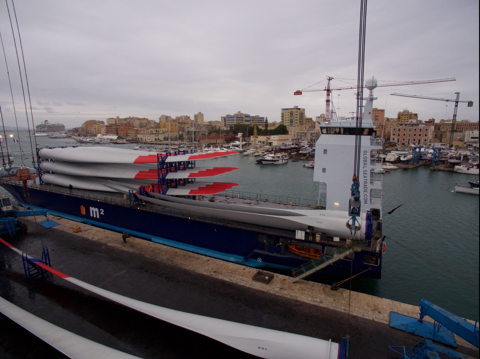 Al Porto di Trapani sbarca l’eolico, 938 tonnellate di impianti per la Provincia