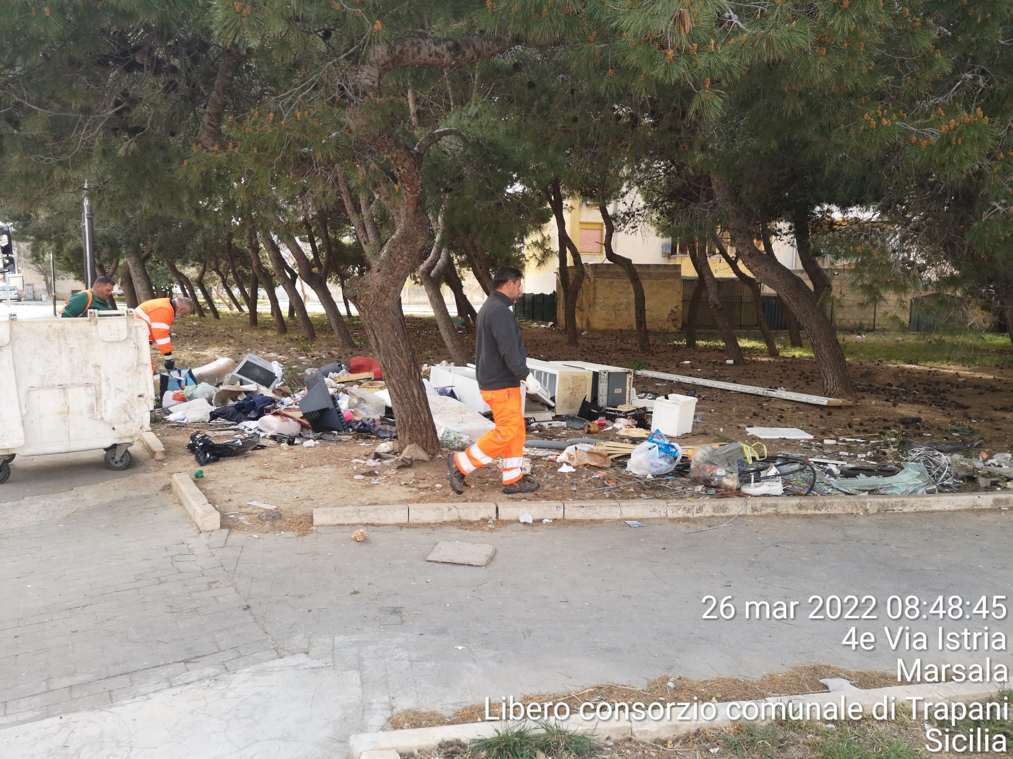 Stop rifiuti dalle aiuole del centro urbano di Marsala e dei quartieri, avviata bonifica
