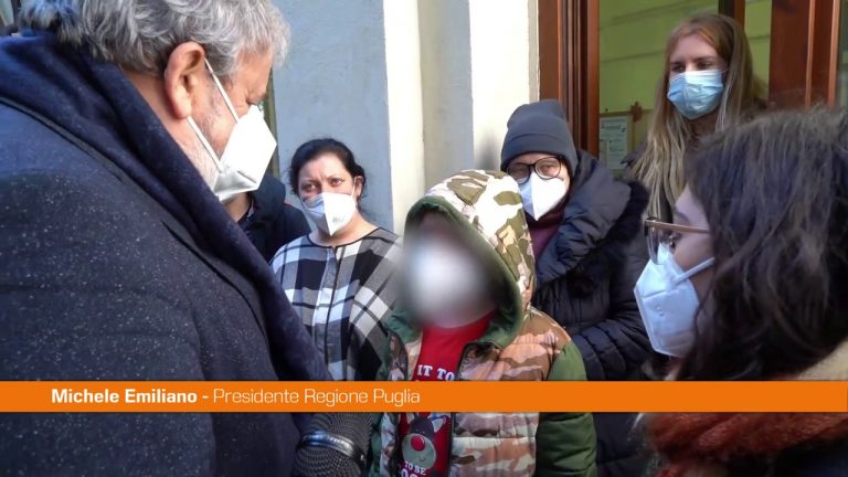 Emiliano accoglie i primi profughi ucraini: “La Puglia è casa vostra”