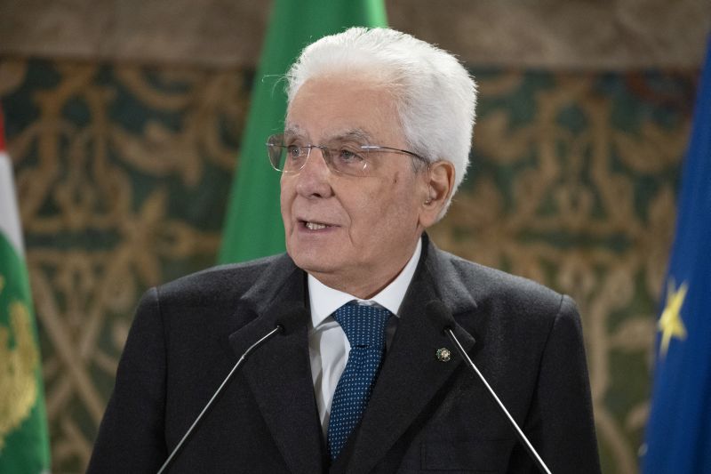 Ucraina, Mattarella “Si recuperi ragionevolezza, esortiamo la pace”