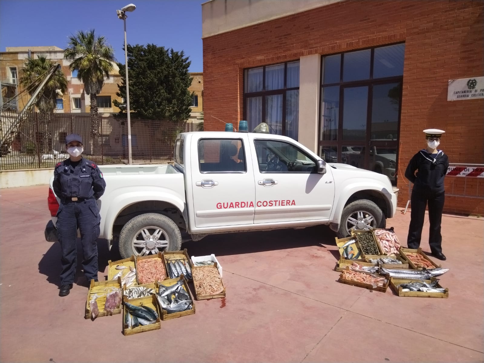 Trapani: sequestrati 90 chili di pesce, calamari, gamberi e seppie