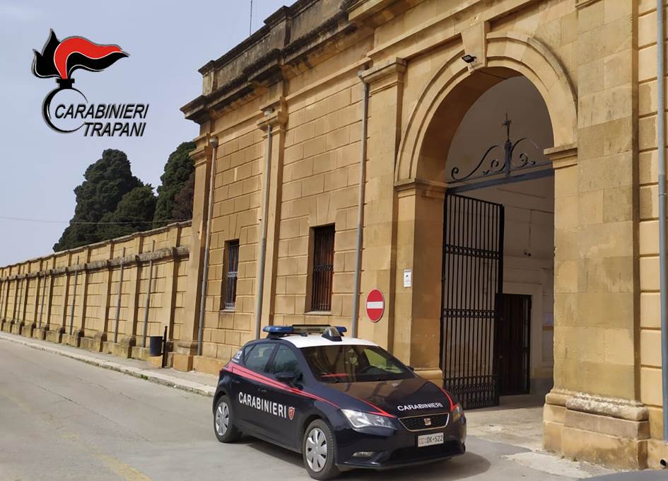 Mazara: tentano un furto al cimitero, arrestati gli autori