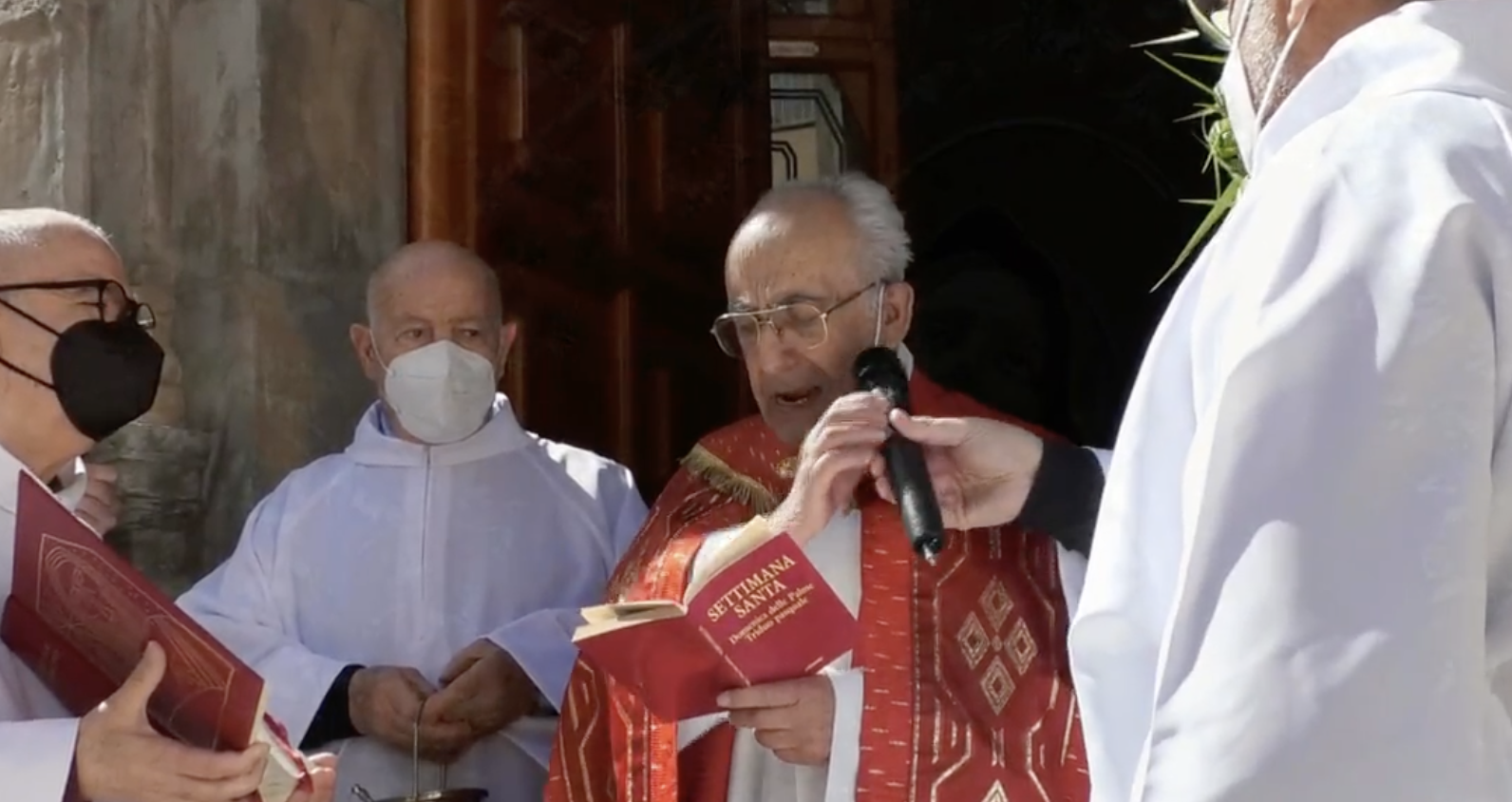 Al Santuario dell’Addolorata Padre Narciso celebra dall’ingresso la Santa Messa
