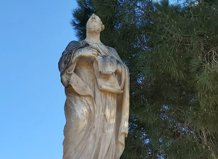 Marsala: statua di Pascasino vandalizzata, Mogavero e i sacerdoti: “Gesto che ci offende”