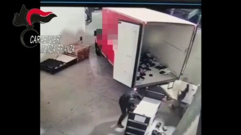 Assalti a depositi di capi d’abbigliamento firmati, 9 arresti