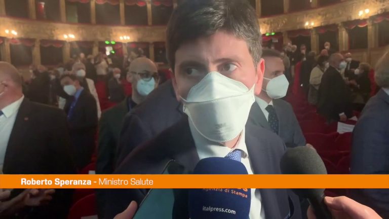 Speranza “Stop mascherine al chiuso? Confronto in corso”