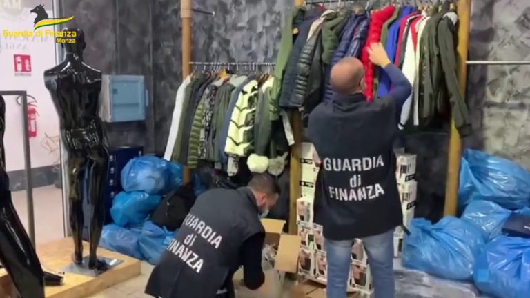 Sequestrati 38 mila capi contraffatti in Brianza, una denuncia