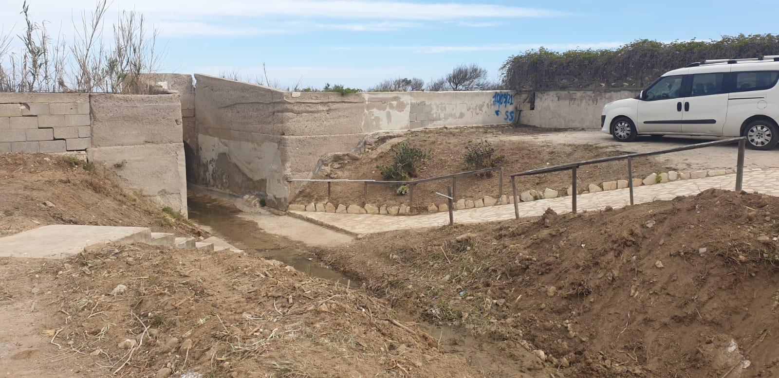 Iniziata la pulizia del verde ad Alcamo Marina in vista dell’estate