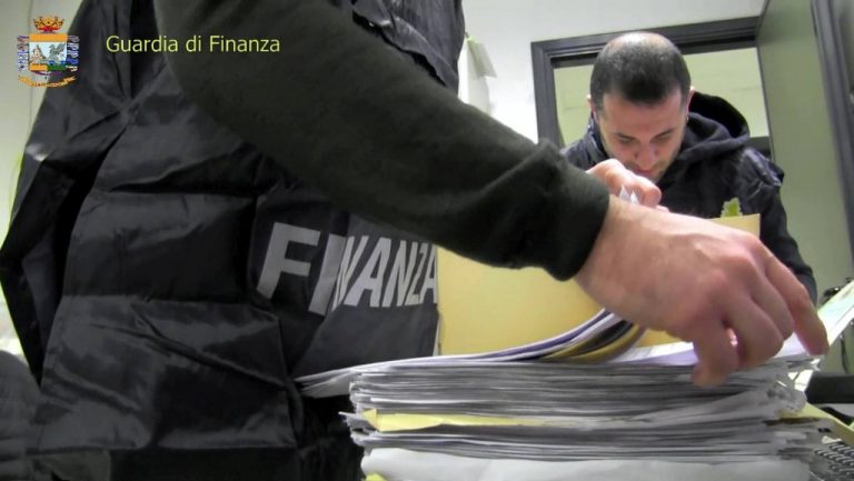 Sequestro per 1,5 milioni ad azienda vitivinicola nel palermitano
